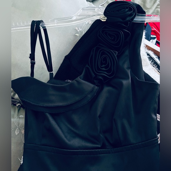 Black Shoulder party dress - Picture 8 of 9